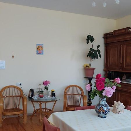Guesthouse "Door" In Сигнахи Экстерьер фото